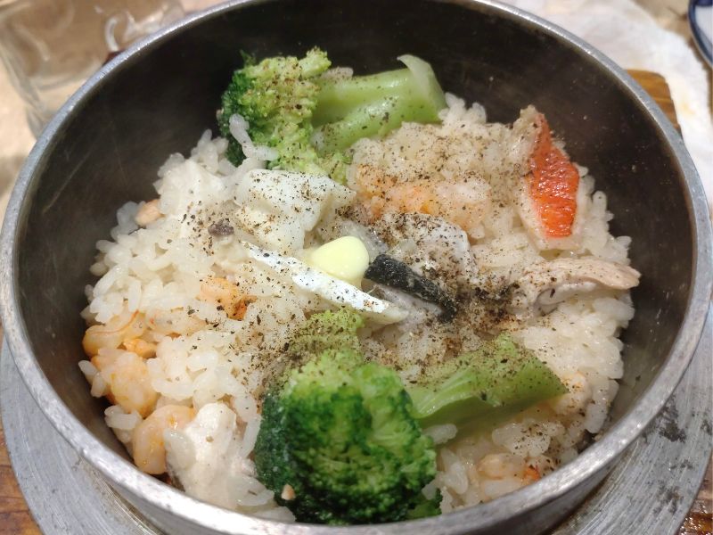 武田水軍の海鮮ピラフ風釜飯