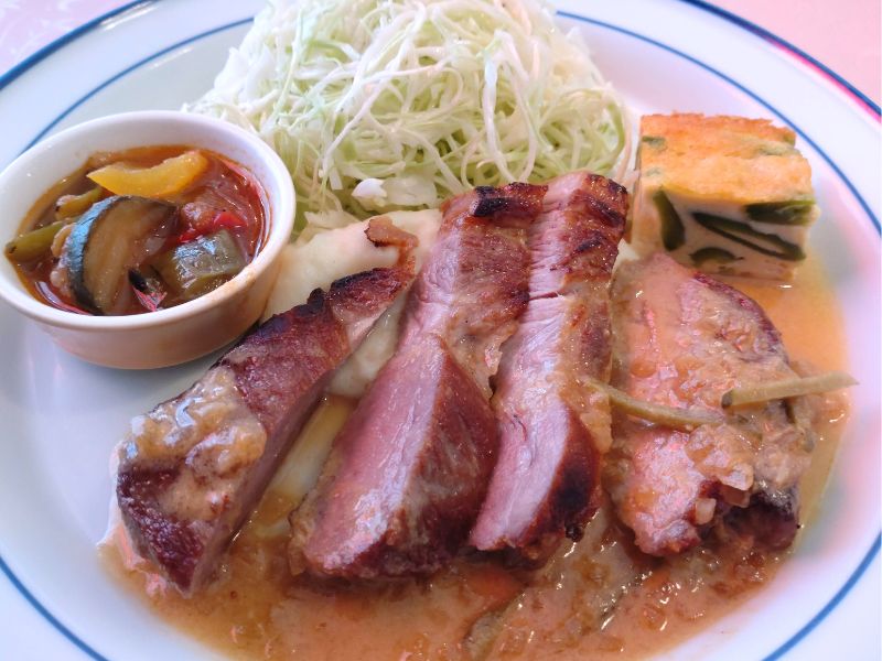 茶美豚肩ロース肉のソテーソースシャルキティエール