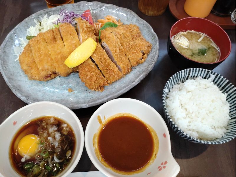 吉兆のヒレとんかつ・ロースとんかつ定食2色ソース付