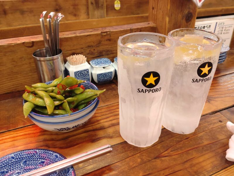 餃子の山崎のつきだしとレモンサワー