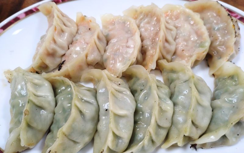 ぎょうざやさんのにら餃子とにんじんぎょうざ