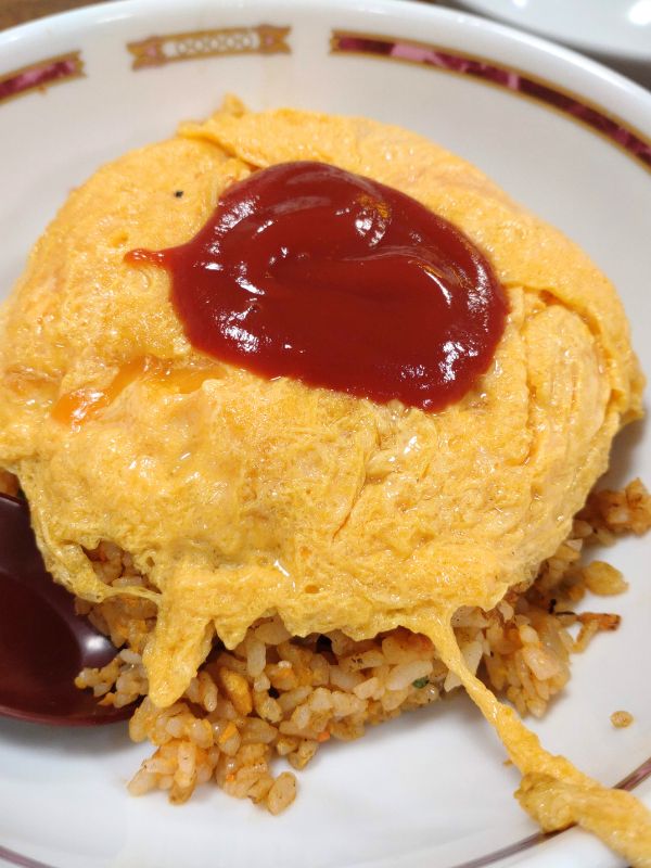 ぎょうざやさんの中華風オムライス