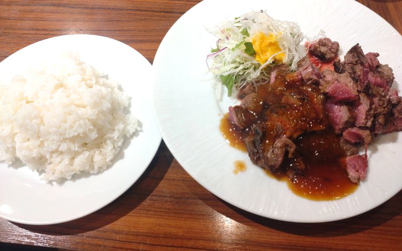 キャトルラパンのステーキランチ