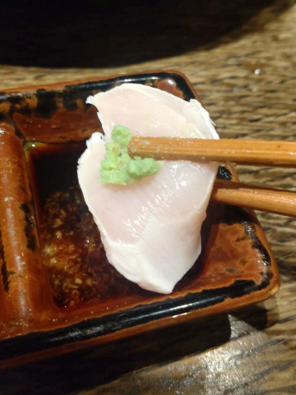咲鳥やの刺身盛り合わせ胸肉アップ