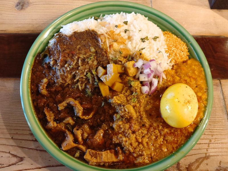 ランペの3種あいがけ大たまご付き