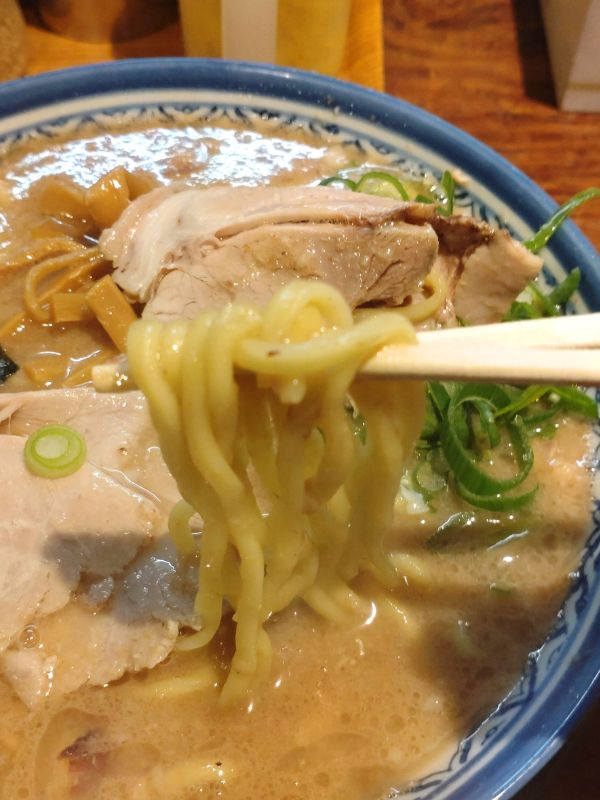 天神旗の超博多らーめん