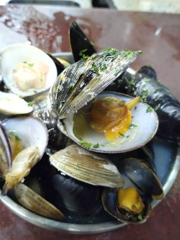 裏ヒロヤの貝の白ワイン蒸し