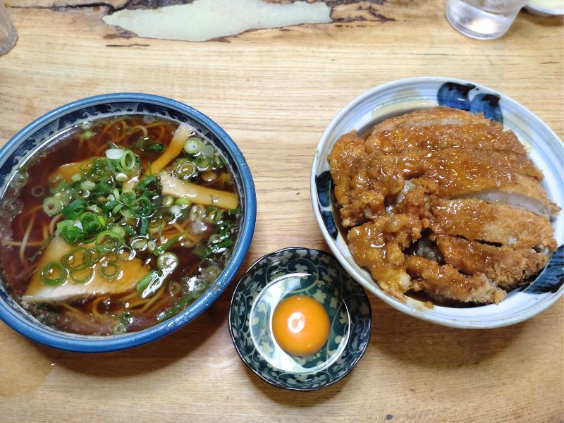 だてそばのデミかつ丼とラーメンのセット