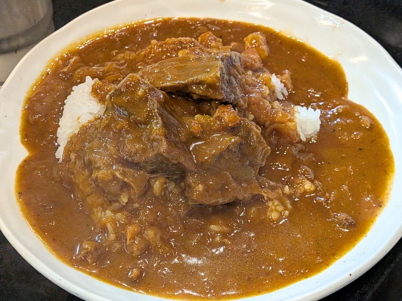 カルダモンの牛肉厚切りカレー