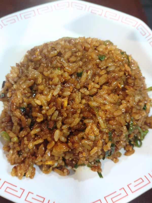 新福菜館の黒いチャーハン