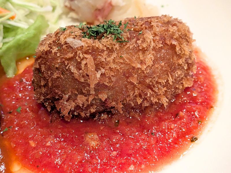 洋食ビストロAWANOのカニクリームコロッケ