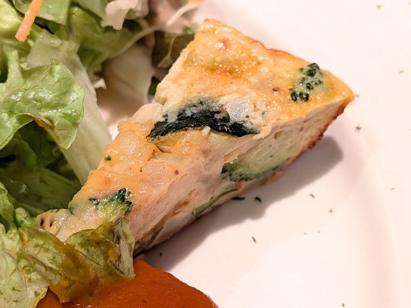 洋食ビストロAWANOのキッシュ