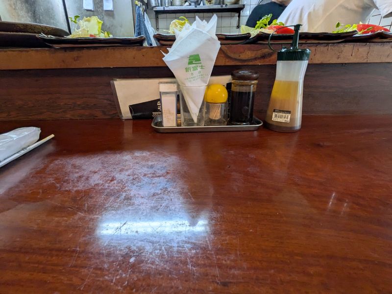 新富士本店の内観